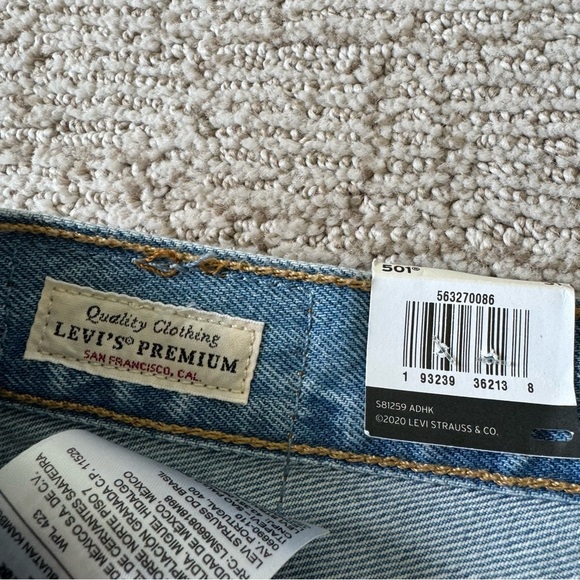 NWT Levi’s 501 High Rise Denim Shorts - Picture 2 of 5